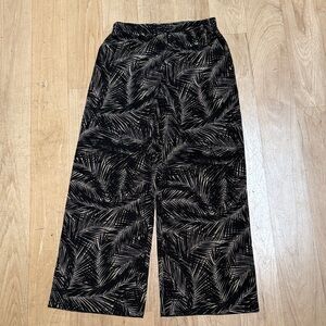 Black and White Patterned Woman’s Pants